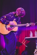 吉田結威(G, Vo)(撮影:白石達也)