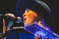 山田義孝（Vo）（撮影：白石達也）