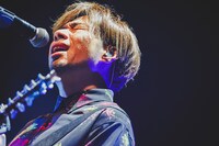 吉田結威（G, Vo）（撮影：白石達也）