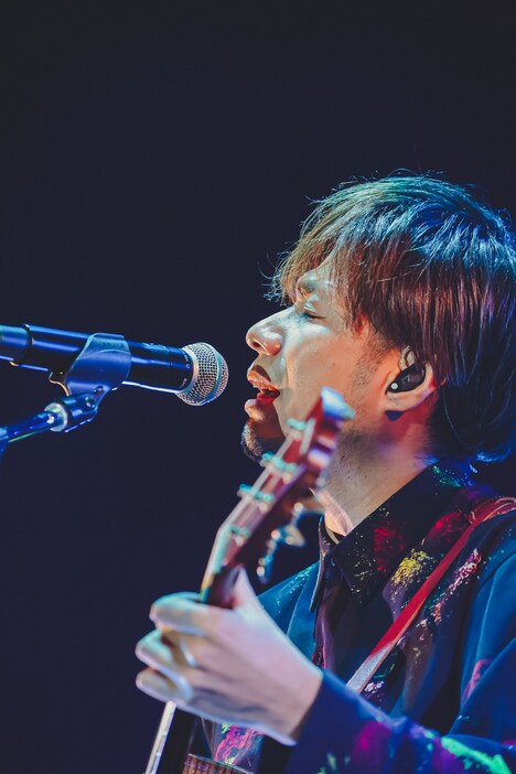 吉田結威(G, Vo)(撮影:白石達也)