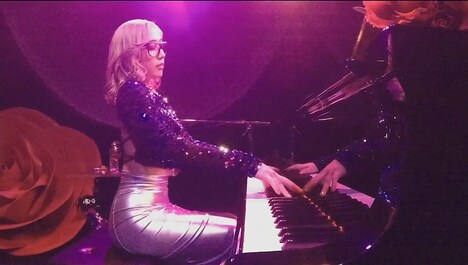 五条院凌「1st Cover Album『お愛集』先行お視聴会」の様子。