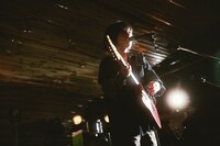 比喩根（Vo, G）