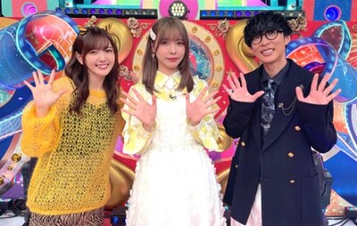 「オーイシマサヨシ×鈴木愛理のアニソン神曲カバーでしょdeショー!!」の出演者。左から鈴木愛理、Liyuu、オーイシマサヨシ。