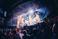 「INUWASI Tokyo Oneman Tour THE FINAL〝 INWS 〟」の様子。（撮影：真島洸）