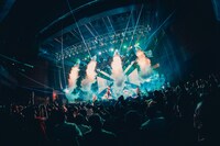 「INUWASI Tokyo Oneman Tour THE FINAL〝 INWS 〟」の様子。（撮影：真島洸）