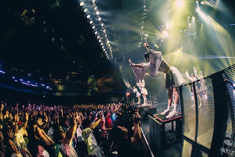 「INUWASI Tokyo Oneman Tour THE FINAL〝 INWS 〟」の様子。(撮影:真島洸)