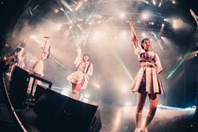 「INUWASI Tokyo Oneman Tour THE FINAL〝 INWS 〟」の様子。（撮影：真島洸）