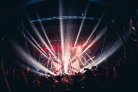 「INUWASI Tokyo Oneman Tour THE FINAL〝 INWS 〟」の様子。（撮影：真島洸）