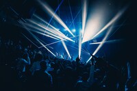 「INUWASI Tokyo Oneman Tour THE FINAL〝 INWS 〟」の様子。（撮影：真島洸）