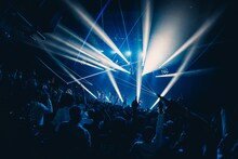 「INUWASI Tokyo Oneman Tour THE FINAL〝 INWS 〟」の様子。（撮影：真島洸）