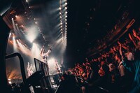 「INUWASI Tokyo Oneman Tour THE FINAL〝 INWS 〟」の様子。（撮影：真島洸）