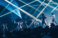 「INUWASI Tokyo Oneman Tour THE FINAL〝 INWS 〟」の様子。（撮影：真島洸）