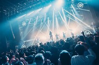 「INUWASI Tokyo Oneman Tour THE FINAL〝 INWS 〟」の様子。（撮影：真島洸）