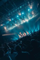 「INUWASI Tokyo Oneman Tour THE FINAL〝 INWS 〟」の様子。（撮影：真島洸）