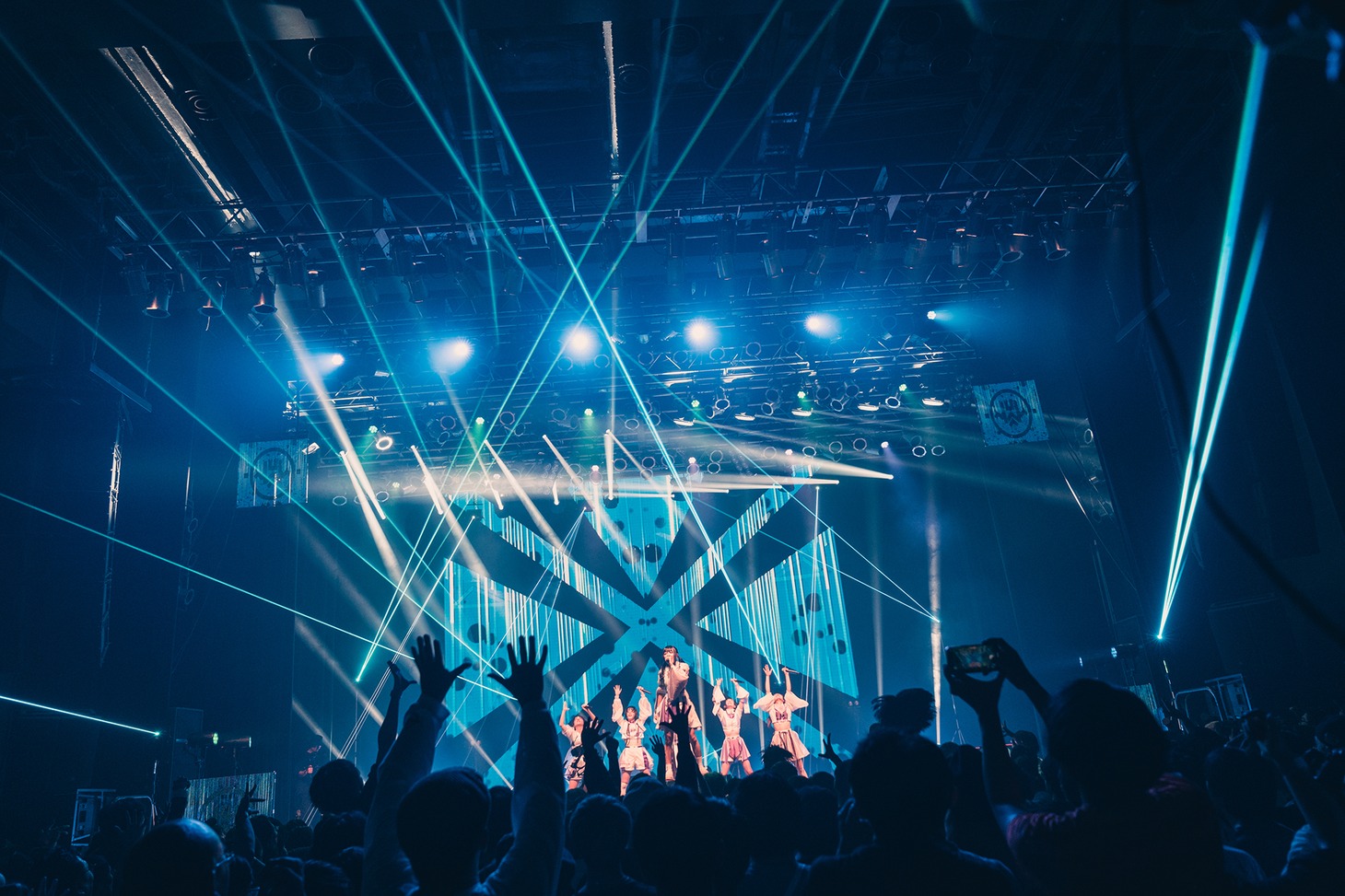 「INUWASI Tokyo Oneman Tour THE FINAL〝 INWS 〟」の様子。（撮影：真島洸）