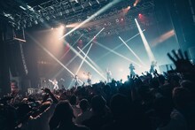 「INUWASI Tokyo Oneman Tour THE FINAL〝 INWS 〟」の様子。（撮影：真島洸）