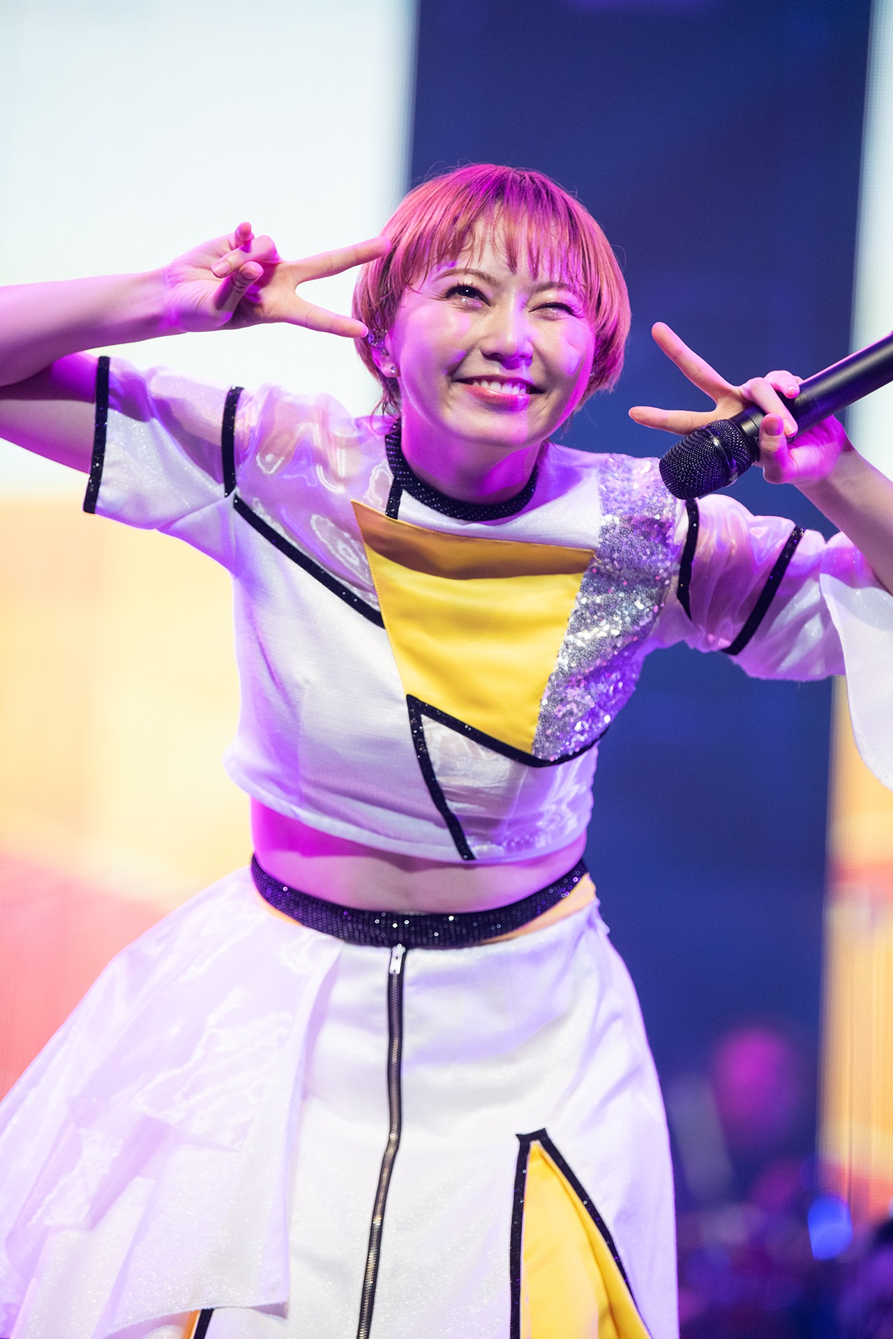 安本彩花