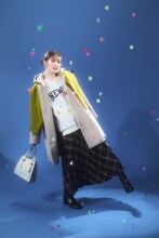 鈴木愛理がモデルを務めるGLOBAL WORKルック。