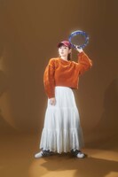 鈴木愛理がモデルを務めるRAGEBLUEルック。