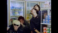go!go!vanillas「コンビニエンスラブ」ミュージックビデオより。