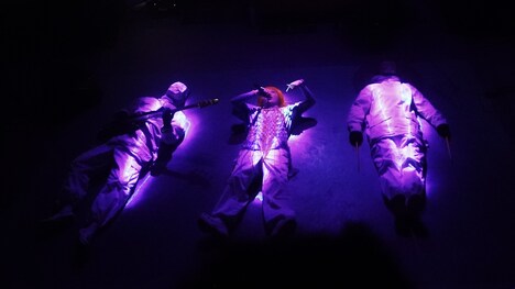 「SXSW Sydney 2023」でのカメレオン・ライム・ウーピーパイのライブの様子。