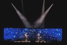 「曙空をみつけて」を披露するXIIX。（Photo by Viola Kam［V'z Twinkle］）