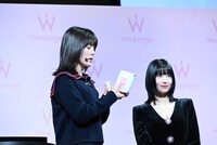 ウォン・ジョンヨとモモ（TWICE）。