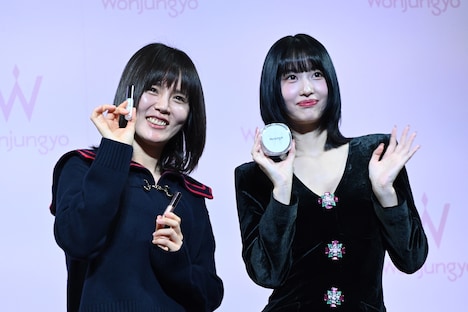 ウォン・ジョンヨとモモ（TWICE）。