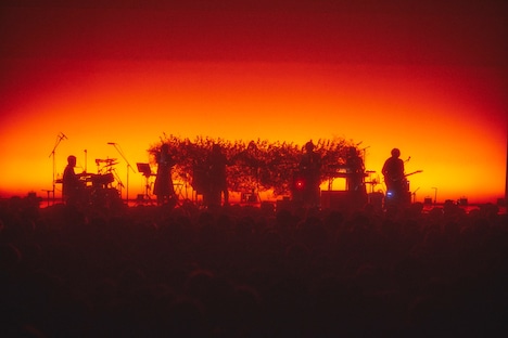 「『哀愁演劇』リリース記念フリーライブ」の様子。（撮影：鳥居洋介）