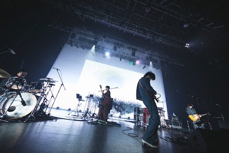 「『哀愁演劇』リリース記念フリーライブ」の様子。（撮影：鳥居洋介）