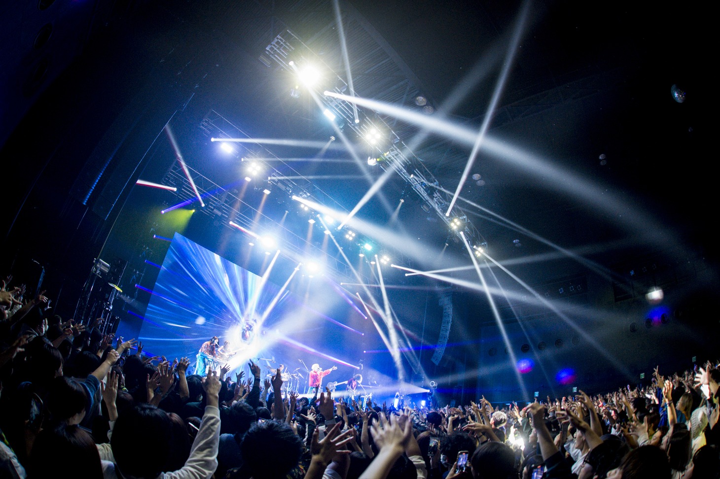 「Dios Tour 2023“＆疾走”」東京公演の様子。（Photo by Yukitaka Amemiya）