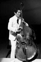 犬塚弘（写真提供：渡辺プロダクション）