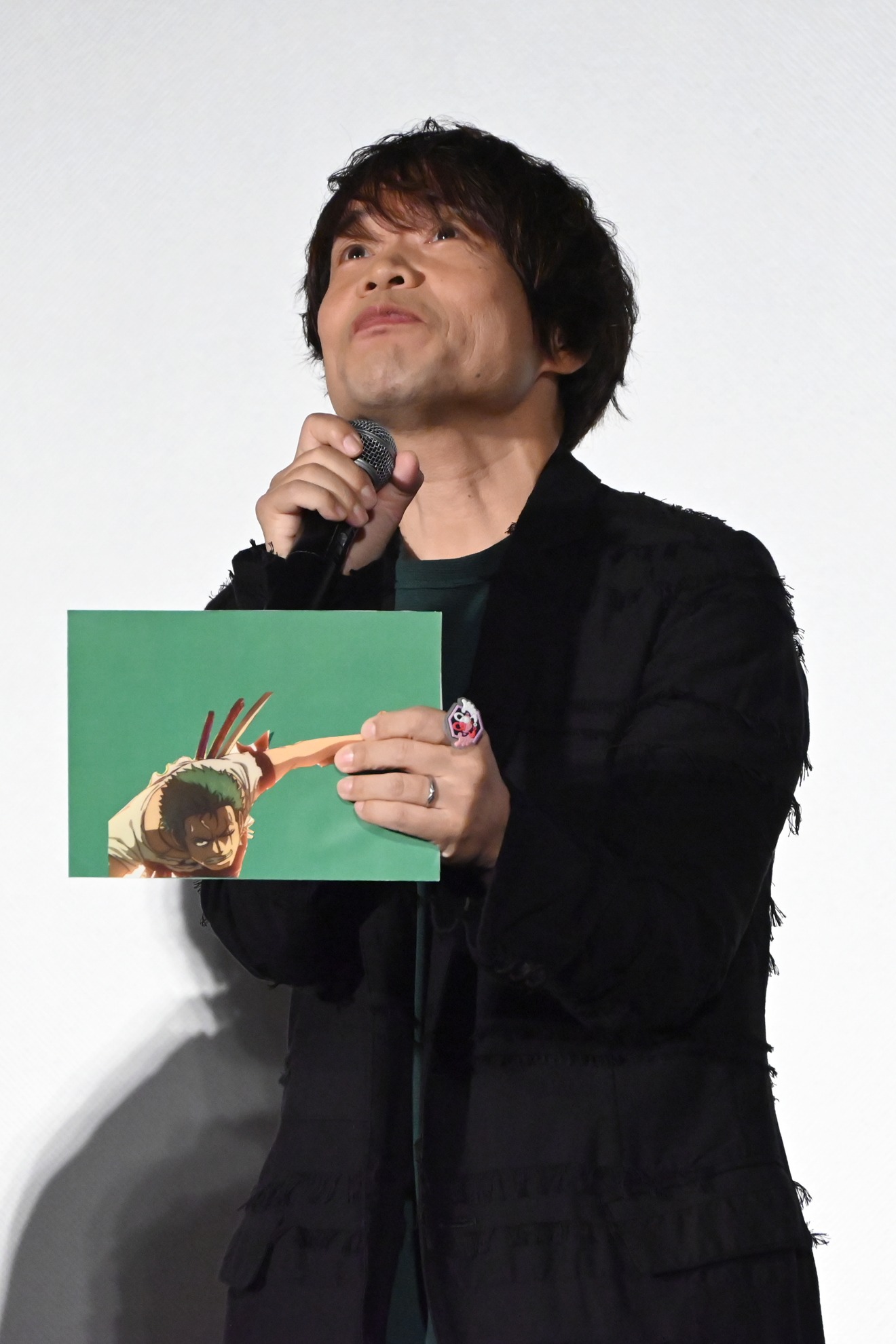 ウタのセリフを披露して満足げな中井和哉。
