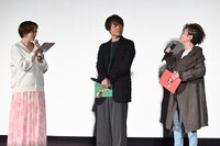左から名塚佳織、中井和哉、田中真弓。