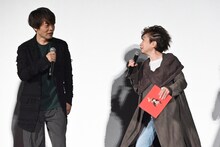 左から中井和哉、田中真弓。