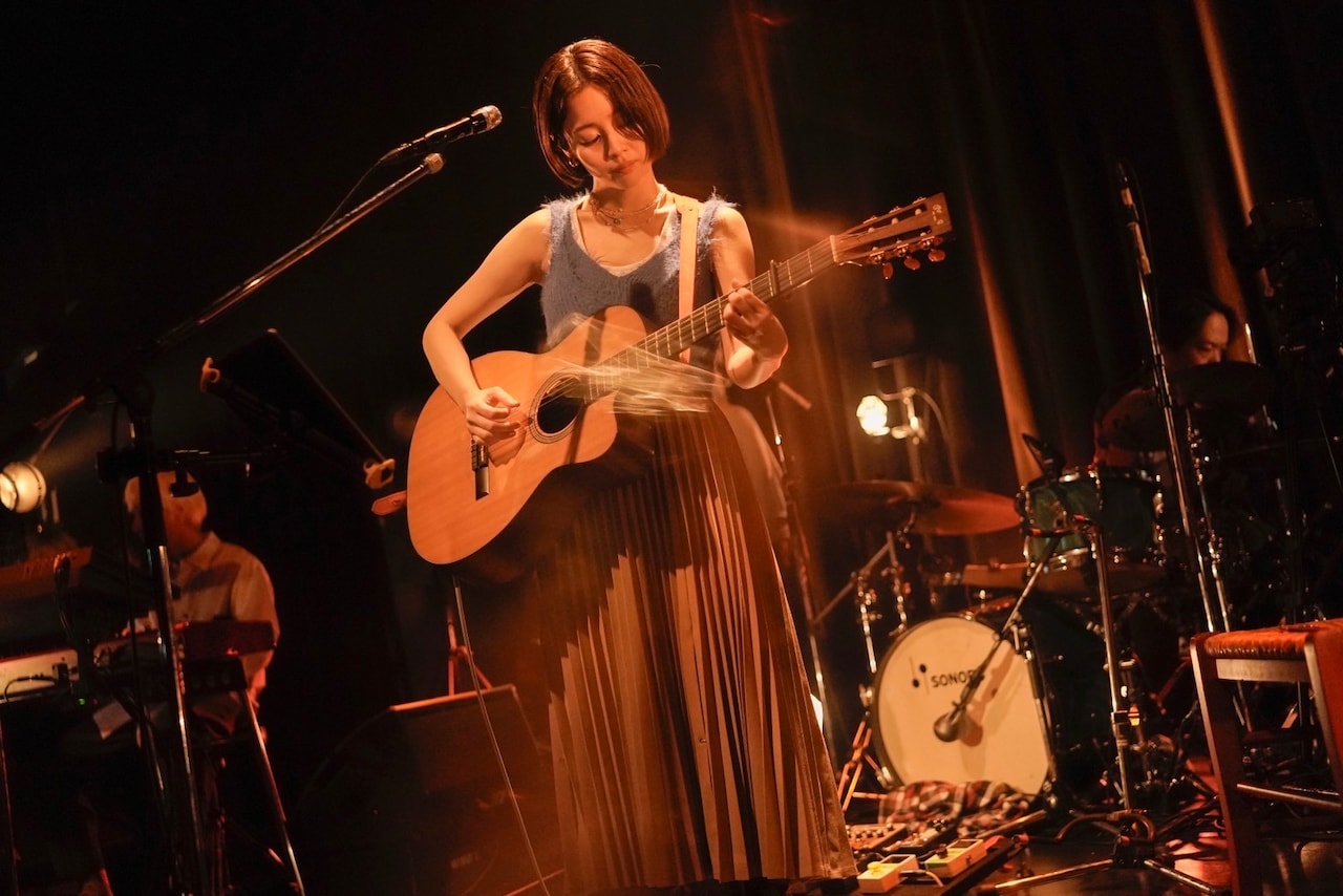 藤原さくらの4週連続ワンマン完結、芳醇なバンドサウンドに乗せて届けた繊細な歌声