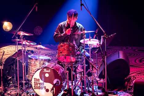 鈴木“ZUZU”将雄（Dr）（撮影：三浦麻旅子）