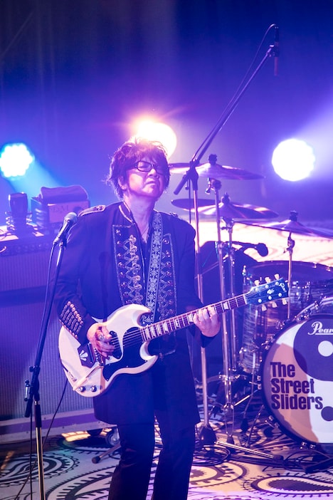 土屋“蘭丸”公平（G, Vo）（撮影：三浦麻旅子）