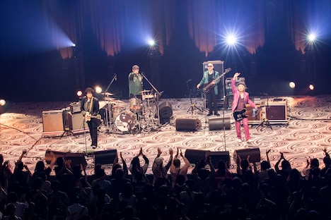 「The Street Sliders TOUR 2023 『ROCK'N'ROLL』」最終公演の様子。（撮影：三浦麻旅子）