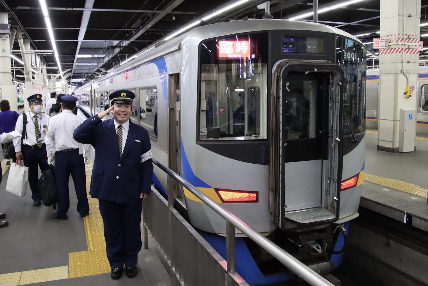 徳永ゆうきとサザンプレミアム12000系。