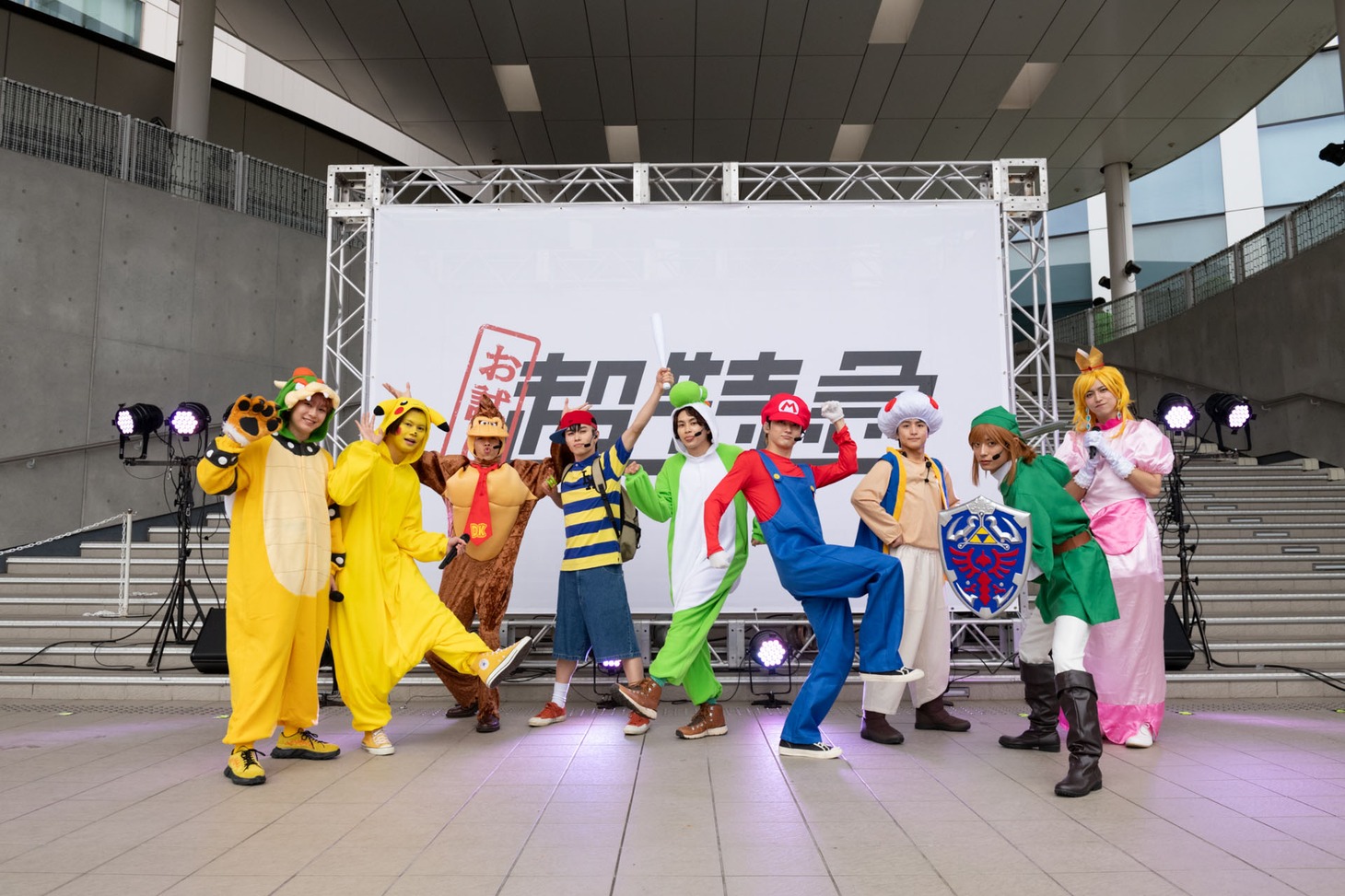リハーサルで仮装を披露した超特急。（撮影：深野輝美）
