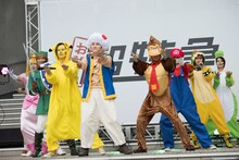 仮装した姿で「My Buddy」を披露する超特急。（撮影：深野輝美）