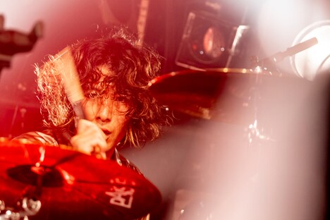 渡邊一丘（Dr / a flood of circle）（Photo by Viola Kam［V'z Twinkle］）