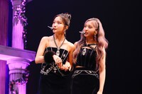 左からヨンウン、イェソ。（撮影：上山陽介 / 木村泰之）