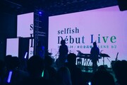 selfishのデビューライブの様子。（撮影：周二郎）