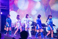 selfishのデビューライブの様子。（撮影：周二郎）