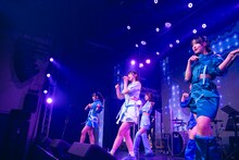 selfishのデビューライブの様子。（撮影：周二郎）