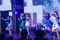 selfishのデビューライブの様子。（撮影：周二郎）