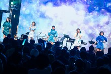 selfishのデビューライブの様子。（撮影：周二郎）