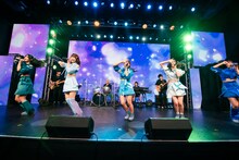 selfishのデビューライブの様子。（撮影：周二郎）